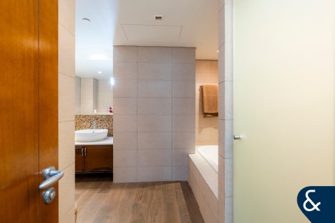 Apartment in MARINA RESIDENCES in Palm Jumeirah, Dubai, UAE 2 bedrooms, 174 sq.m. № 688976 - photo 14