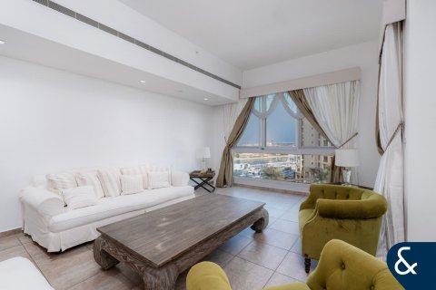 Apartment in MARINA RESIDENCES in Palm Jumeirah, Dubai, UAE 2 bedrooms, 174 sq.m. № 688976 - photo 2