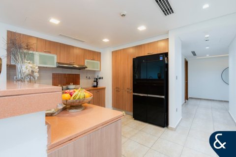 Apartment in MARINA RESIDENCES in Palm Jumeirah, Dubai, UAE 2 bedrooms, 174 sq.m. № 688976 - photo 5