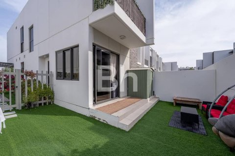 Townhouse in DAMAC Hills (Akoya by DAMAC), Dubai, UAE 3 bedrooms, 175 sq.m. № 643923 - photo 2