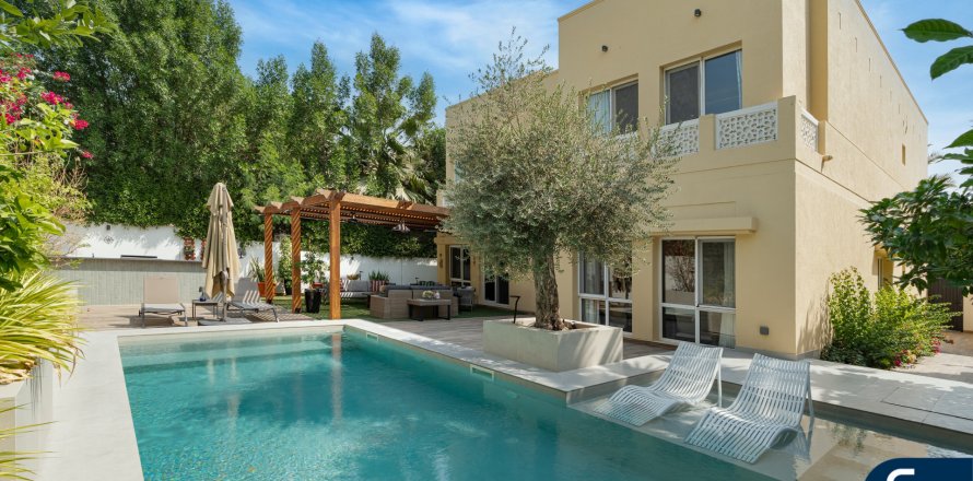 Villa i Meadows, Dubai, UAE 5 soveværelser, 381 kvm № 667897