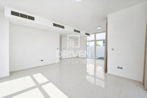 Vilë në Dubai, Emiratet e Bashkuara Arabe 6 dhoma gjumi, 322 m2. № 754108 - Foto 2