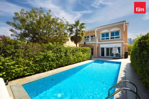 וילה ב Dubai, איחוד האמירויות 2 חדרי שינה, 633.1 מ