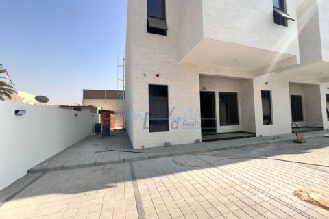 Liikehuvila Jumeirah, Dubai, Arabiemiraatit 371.6 m2 № 659623 - kuva 5