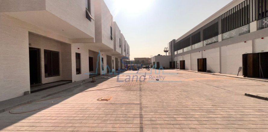 Liikehuvila Jumeirah, Dubai, Arabiemiraatit 371.6 m2 № 659623