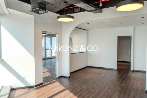 مكتب للبيع في الخليج التجاري، دبي، الإمارات العربية المتحدة 111 متر مربع ، رقم 701072 - صورة 2