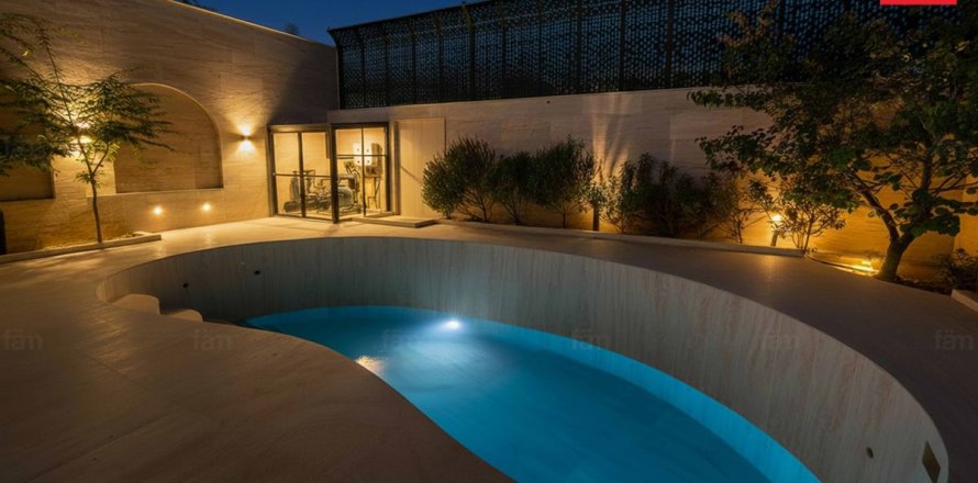 Villa itt: Umm Suqeim, Dubai, EAE, 4 hálószoba, 478.4 m², azonosító: 645027