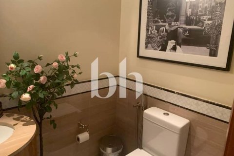 Apartemen di Downtown Dubai (Downtown Burj Dubai), UEA 1 kamar tidur, 109 m2 nomor 642807 - foto 11