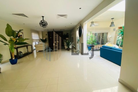 Вилла Al Raha Gardens, Абу-Даби, БАӘ-да 5 жатын бөлмелер, 585.3 м² № 669049 - фото 6