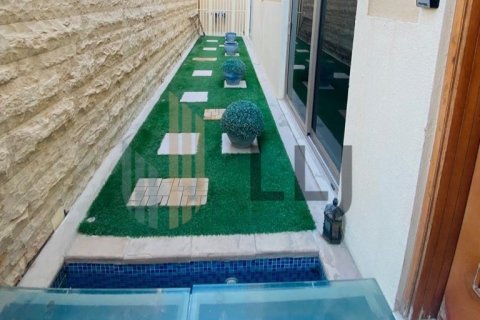 Вилла Al Raha Gardens, Абу-Даби, БАӘ-да 5 жатын бөлмелер, 585.3 м² № 669049 - фото 21
