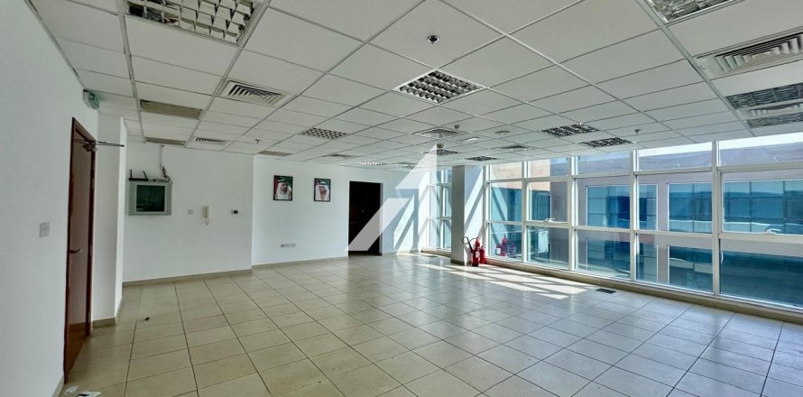 Kantoor in Dubai, VAE 76.6 vr.m. nr 640135