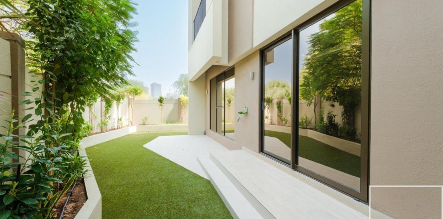Řadový dům v Dubai Sports City, SAE 4 ložnice, 304 m² Č.: 635421