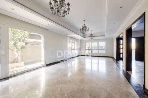 Вилла Дубай, БАӘ-да 5 жатын бөлмелер, 511 м² № 655064 - фото 1