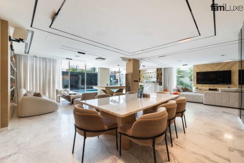 Villa i Jumeirah Park, Dubai, UAE 4 sovrum, 668.2 kvm Nr. 757789