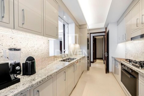 Apartment in Downtown Dubai (Downtown Burj Dubai), Dubai, UAE 3 bedrooms, 187.76 sq.m. № 743356 - photo 10