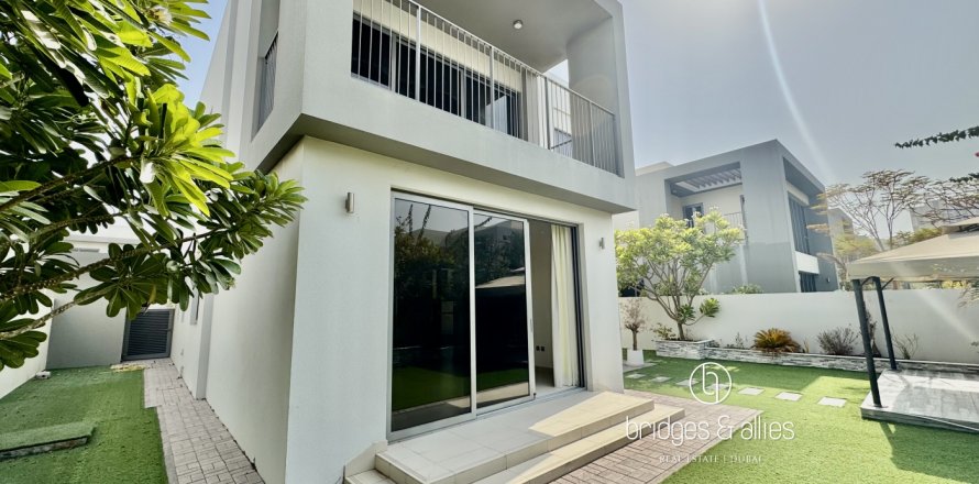Vila u gradu Dubai Hills Estate, UAE 3 spavaće sobe, 399.7 m2 Br. 669202