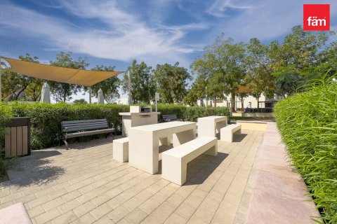 Dubai, UAE의 임대용 아파트 침실 3개, 247.3제곱미터 번호 699817 - 사진 10