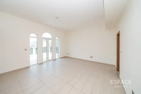 וילה להשכרה ב Jumeirah Park, Dubai, איחוד האמירויות  4 חדרי שינה, 455 מ"ר, מספר 650106 - תמונה 12
