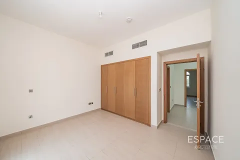 וילה להשכרה ב Jumeirah Park, Dubai, איחוד האמירויות  4 חדרי שינה, 455 מ"ר, מספר 650106 - תמונה 9