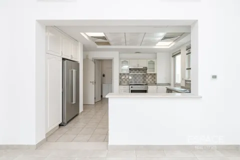 Üürile anda villa asukohaga Dubai Sports City, Dubai, AÜE: 5 magamistoaga, 401 m² Nr 650108 - pilt 5