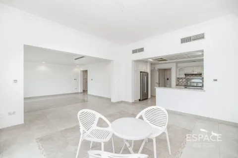Üürile anda villa asukohaga Dubai Sports City, Dubai, AÜE: 5 magamistoaga, 401 m² Nr 650108 - pilt 4