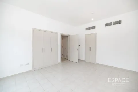 Üürile anda villa asukohaga Dubai Sports City, Dubai, AÜE: 5 magamistoaga, 401 m² Nr 650108 - pilt 9