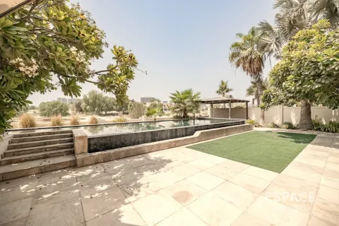 Üürile anda villa asukohaga Dubai Sports City, Dubai, AÜE: 5 magamistoaga, 401 m² Nr 650108 - pilt 1