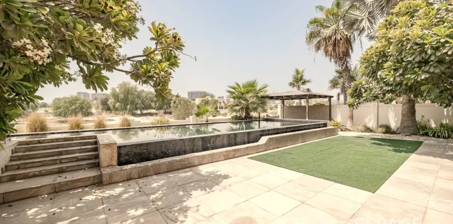 Villa asukohaga Dubai Sports City, Dubai, AÜE: 5 magamistoaga, 401 m² Nr 650108