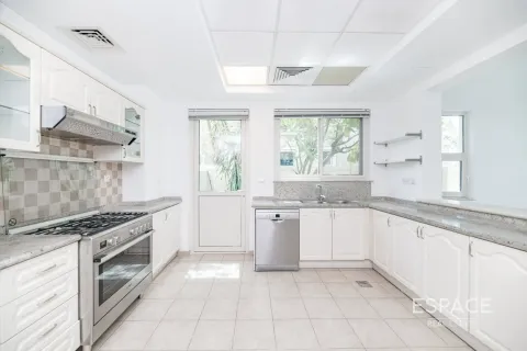 Üürile anda villa asukohaga Dubai Sports City, Dubai, AÜE: 5 magamistoaga, 401 m² Nr 650108 - pilt 6