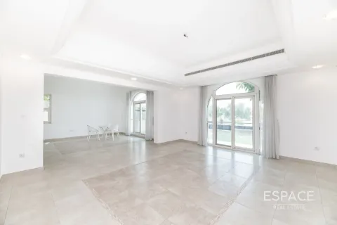 Üürile anda villa asukohaga Dubai Sports City, Dubai, AÜE: 5 magamistoaga, 401 m² Nr 650108 - pilt 3