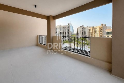 Apartament de vânzare în Umm Suqeim, Dubai, EAU 4 dormitoare, 303.98 mp.  №767679 - poză 1