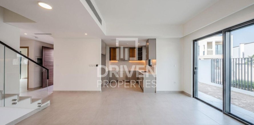 Városi lakóépület itt: Arabian Ranches 3, Dubai, EAE, 4 hálószoba, 282.52 m², azonosító: 746672