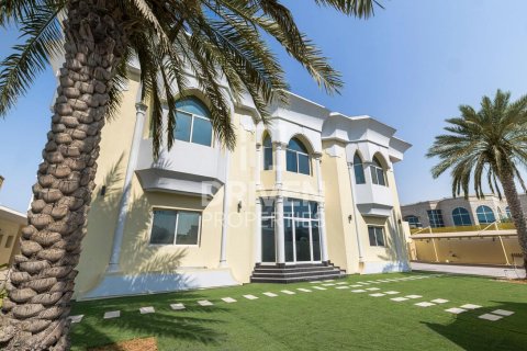 Vila u gradu Dubai, UAE 6 spavaće sobe, 1022 m2 Br. 654969 - Slika 28