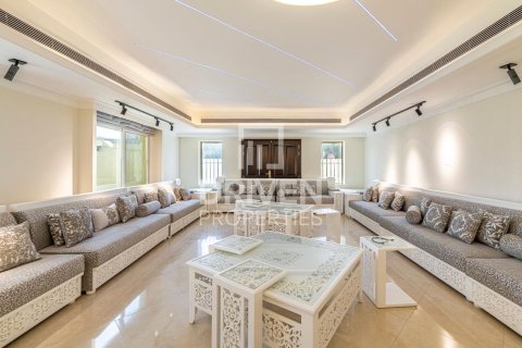 Vila u gradu Dubai, UAE 6 spavaće sobe, 1022 m2 Br. 654969 - Slika 21