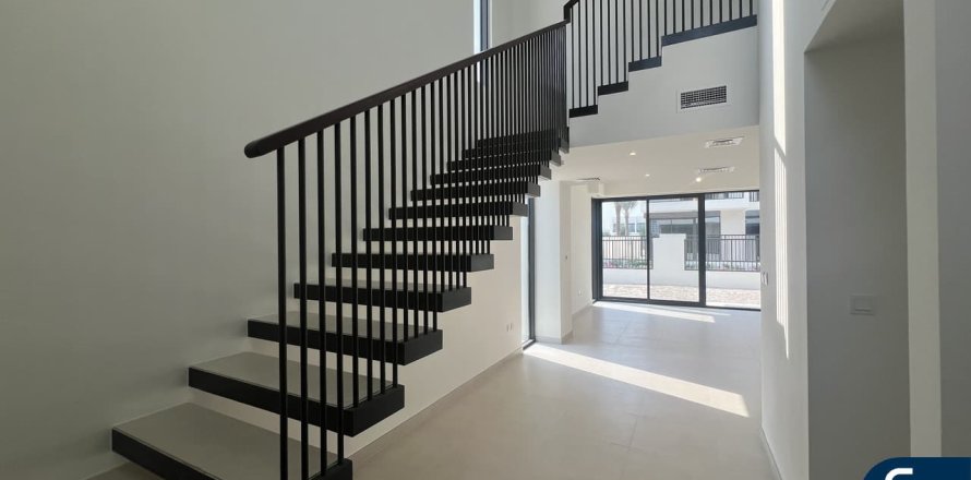 Radový dom v Town Square, Dubai, SAE 4 spálne, 255 m2 č. 668297