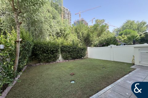 Зняти в оренду таунхаус в Dubai Sports City, Дубай, ОАЕ 4 спальні, 311м2, № 668299 - фото 3