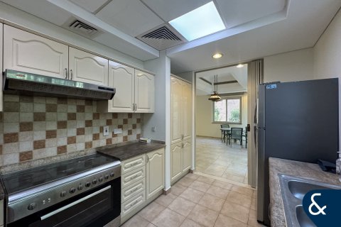 Зняти в оренду таунхаус в Dubai Sports City, Дубай, ОАЕ 4 спальні, 311м2, № 668299 - фото 4