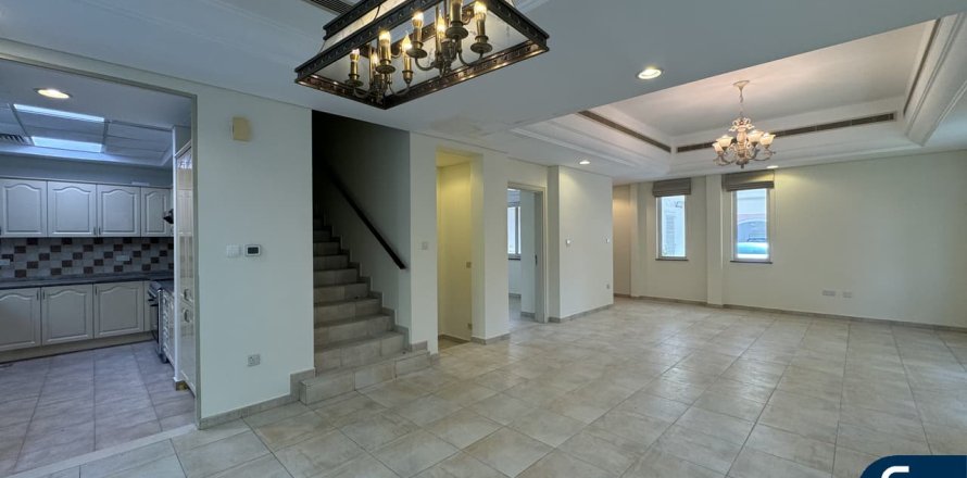 Řadový dům v Dubai Sports City, Dubai, SAE 4 ložnice, 311 m² Č.: 668299