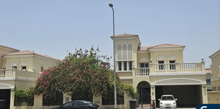 Villa in Jumeirah Village Triangle, Dubai, VAE: 2 Schlafzimmer, 241 m2 Nr. 668195