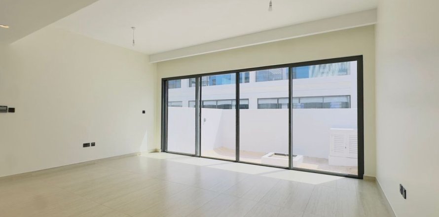 تاون هاوس في دبي 5 غرفة نوم ، 144 متر مربع . ر قم 669733