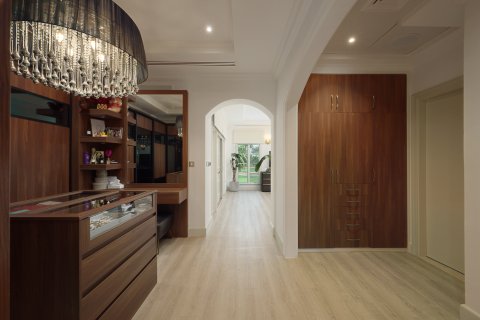 Vila v Jumeirah Golf Estates, Dubai, SAE 5 spální, 796.84 m2 č. 748366 - Fotografia 14
