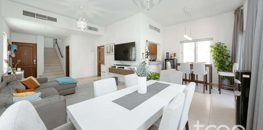 Dubai, BAE’de sıra ev 3 yatak odası, 244.43 m&sup2; No 741065