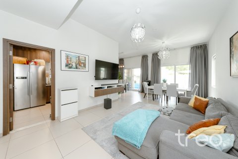Dubai, BAE’de satılık sıra ev 3 yatak odası, 244.43 m&sup2; No 741065 - fotoğraf 4