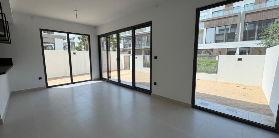 Villa en Tilal Al Ghaf, Dubai, EAU 5 dormitorios, 332.2 m² № 638283