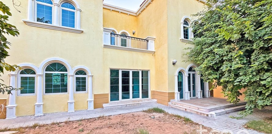 Вилла в Jumeirah Park, Дубай, ОАЭ 3 спальни, 284.56м2 № 733530