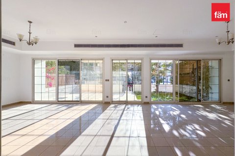 Huvila Umm Suqeim, Dubai, Arabiemiraatit 4 makuuhuonetta, 320 m2 № 678287 - kuva 2