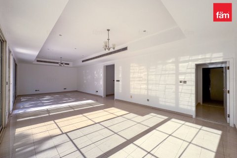 Huvila Umm Suqeim, Dubai, Arabiemiraatit 4 makuuhuonetta, 320 m2 № 678287 - kuva 3
