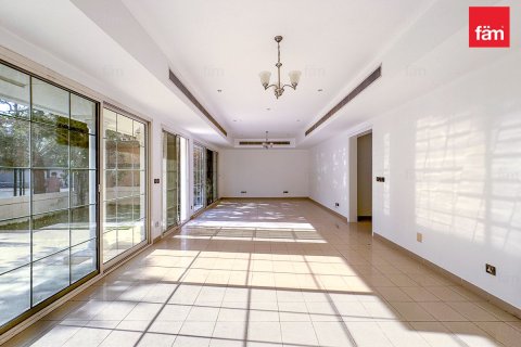 Huvila Umm Suqeim, Dubai, Arabiemiraatit 4 makuuhuonetta, 320 m2 № 678287 - kuva 1