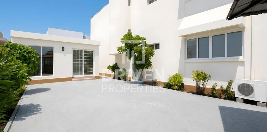 Villa i Jumeirah, Dubai, UAE 4 soveværelser, 743.13 kvm № 768483