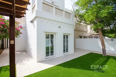 Vila u The Lakes, Dubai, UAE 4 spavaćih soba, 254 m2 Br. 738195 - fotografija 2